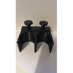 Oggetto porta stampelle presso la scrivania.