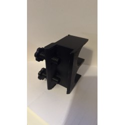 Oggetto porta stampelle presso la scrivania.